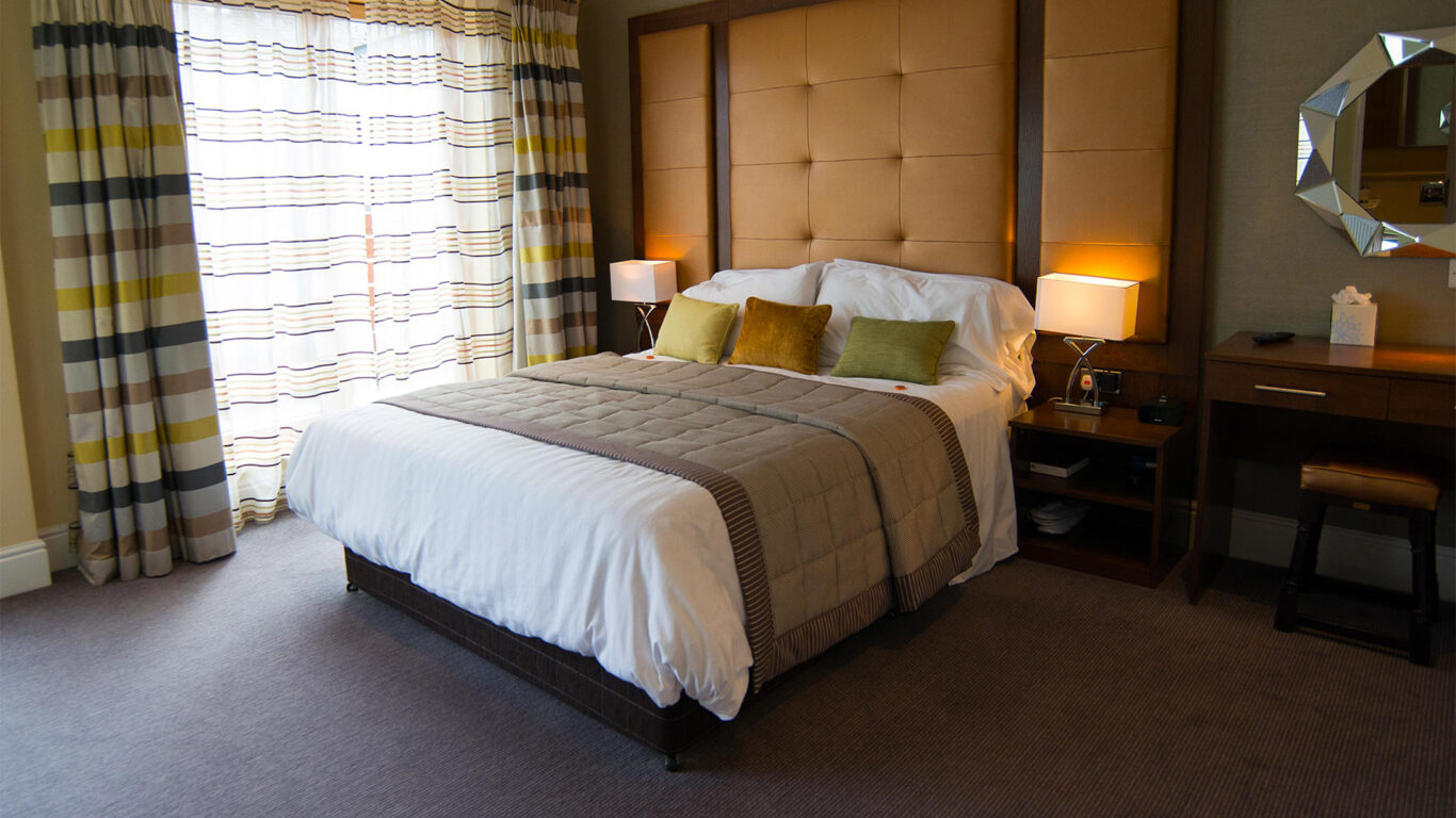 Premier-Luxury-Suite-Room-033