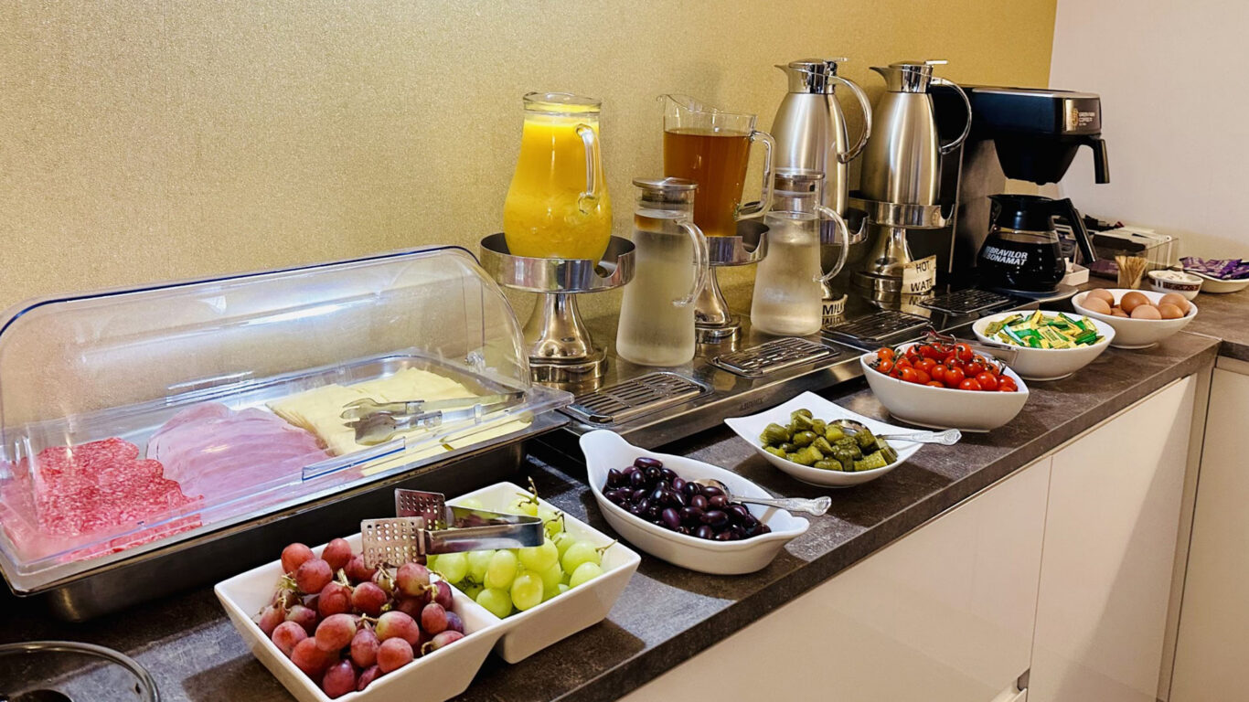 Breakfast-Fruits-&-Meats