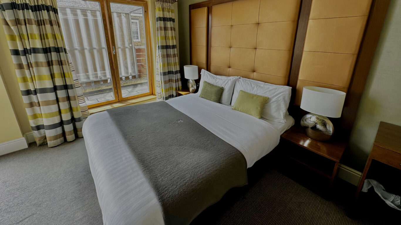 Premier-Suite-Bedroom